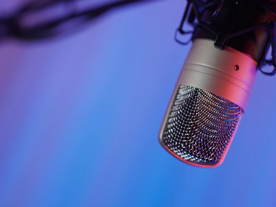 Close up photo of an overhead microphone