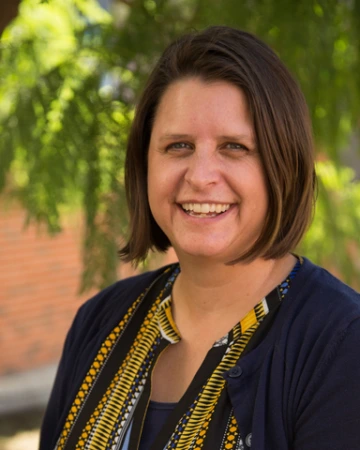 headshot of cindy elliott